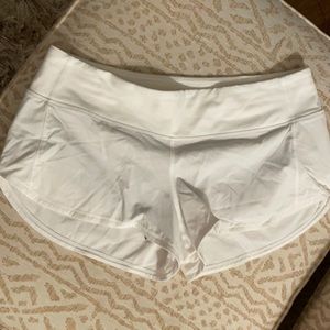 lululemon White Speed Up Low-Rise Short 2.5 Sz 8